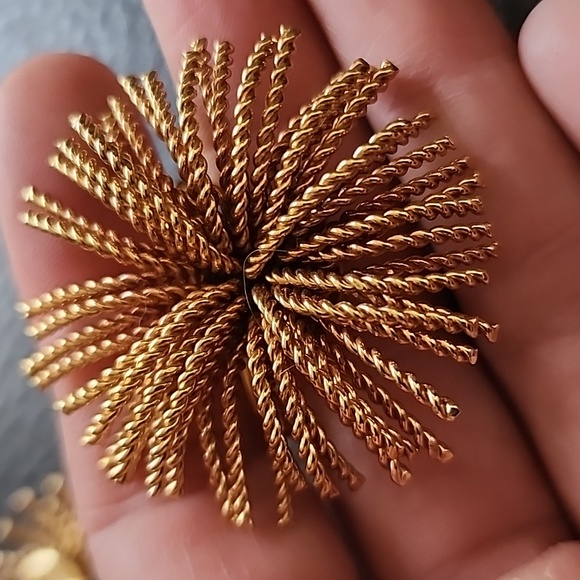 VTG brooch & clip earring set - Picture 10 of 12